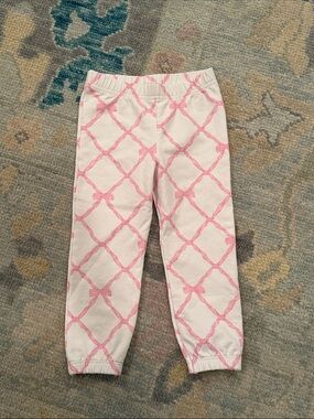The Beaufort Bonnet Company White Joggers with Pink Bow Trellis EUC